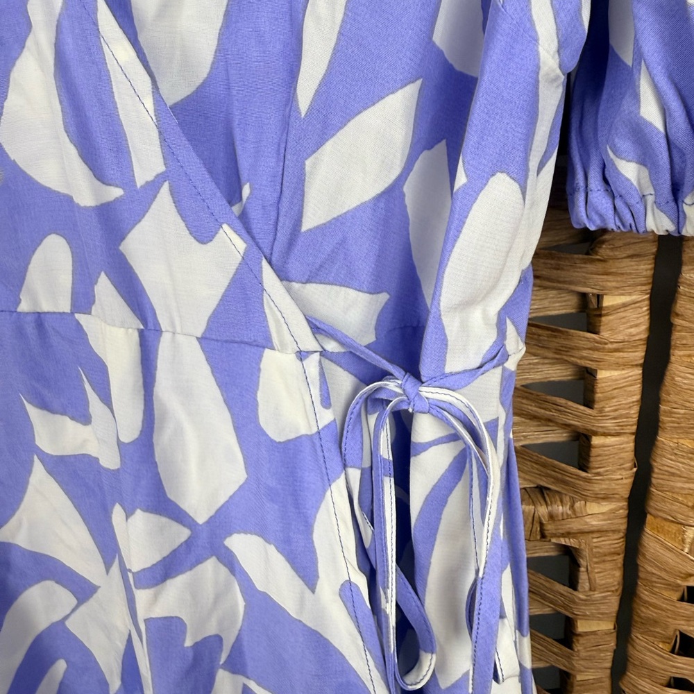 NWT A New Day Lavender and White Wrap Dress Pockets Size Medium - Picture 5 of 13